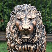 Скульптура льва из бетона — Лев с шаром, бронза