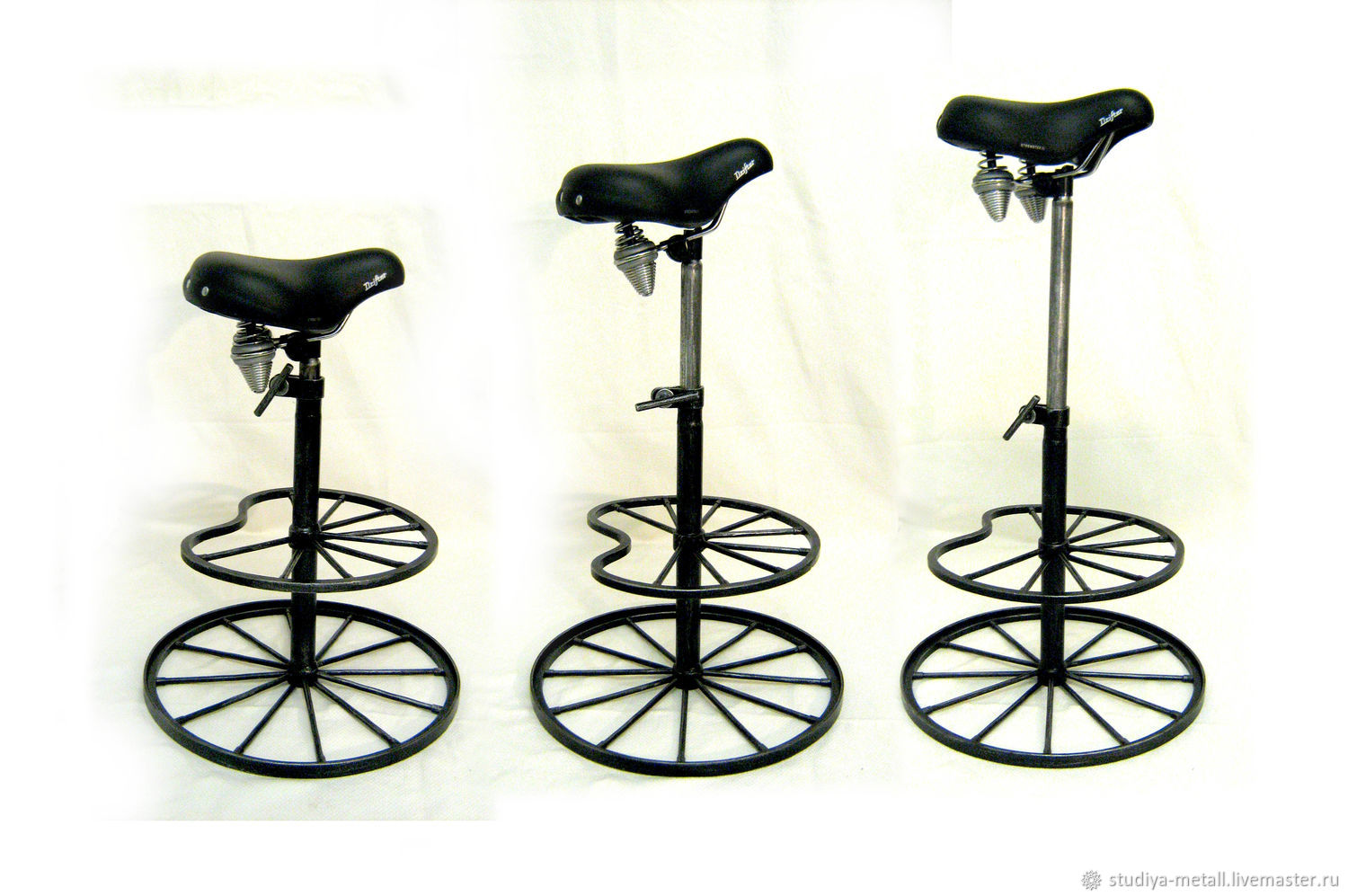 барные стулья с поворотным механизмом на 4 ножках
