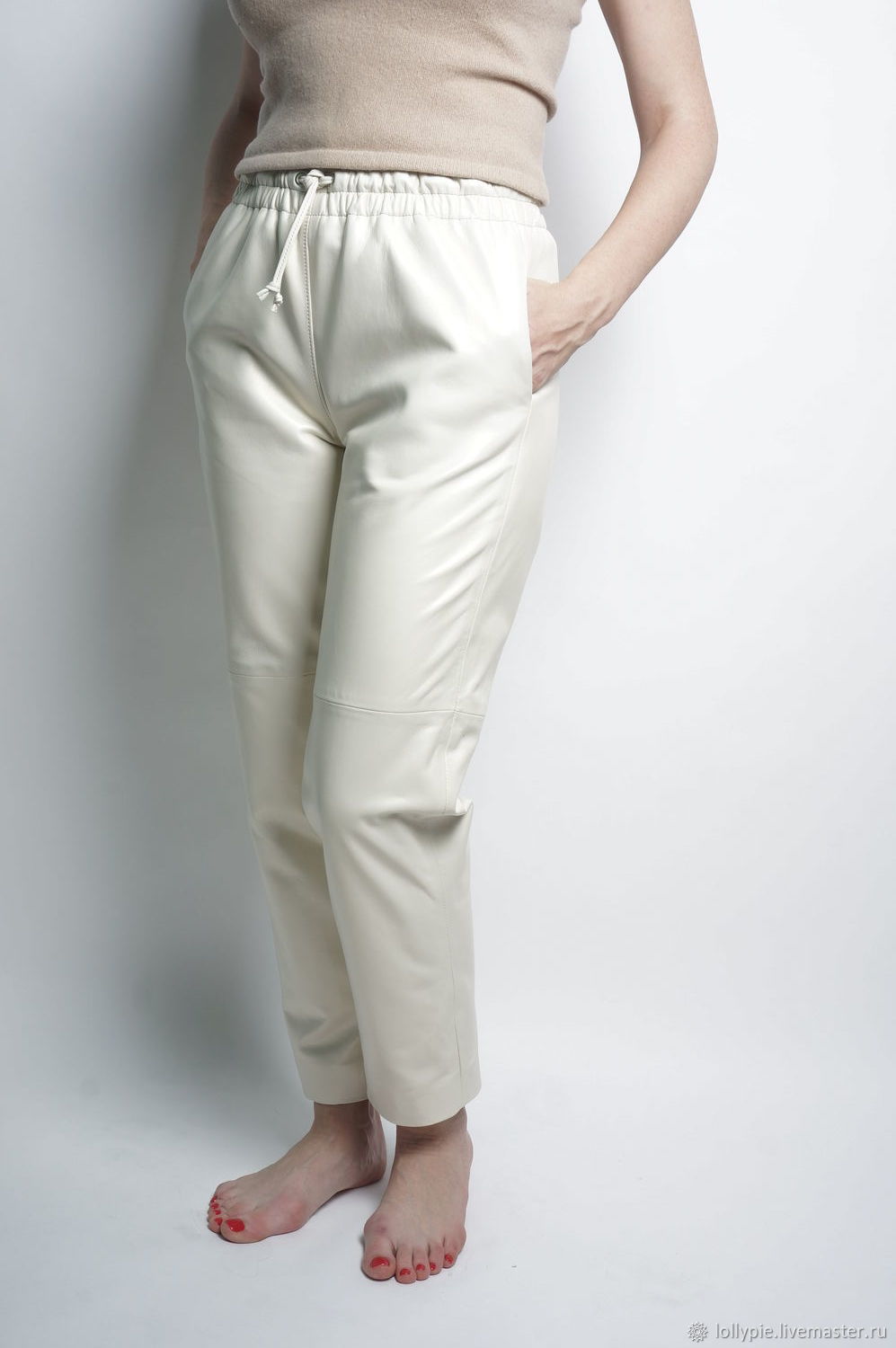 Белые кожаные штаны женские
