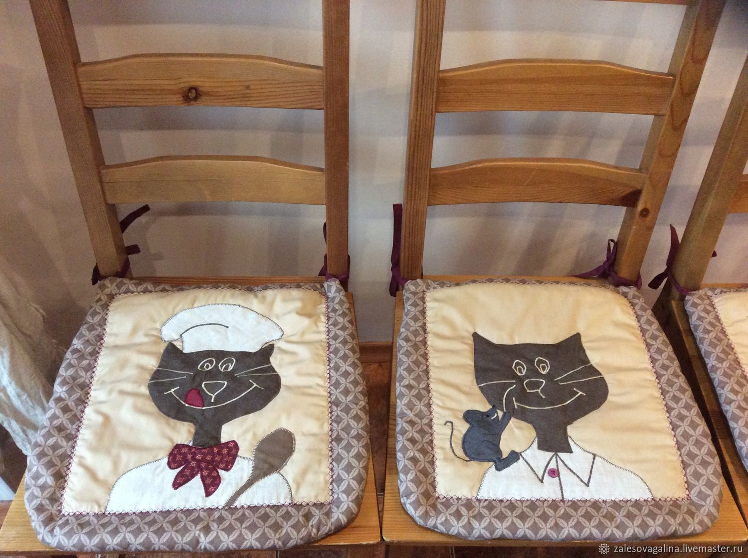 Кошачьи подушки на стул