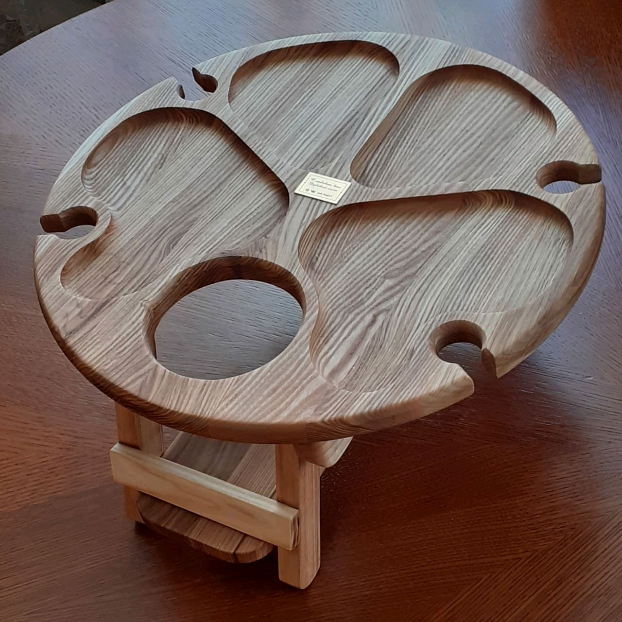Винный овальный столик из дерева