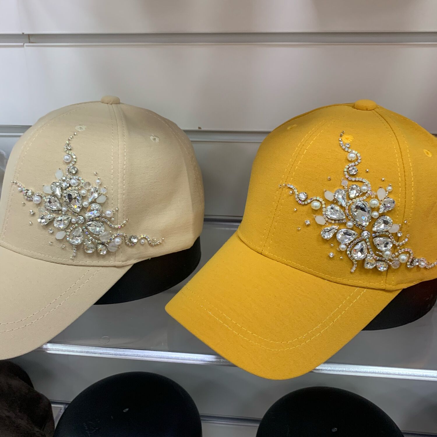 Бейсболки с вышивкой – купить на Ярмарке Мастеров – QZ42IRU | Бейсболки ...