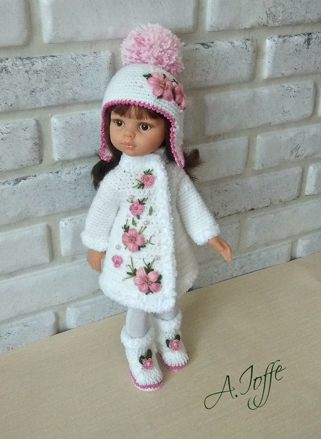 Мама-рукодельница: Зимняя одежда для большой куклы, связанная спицами