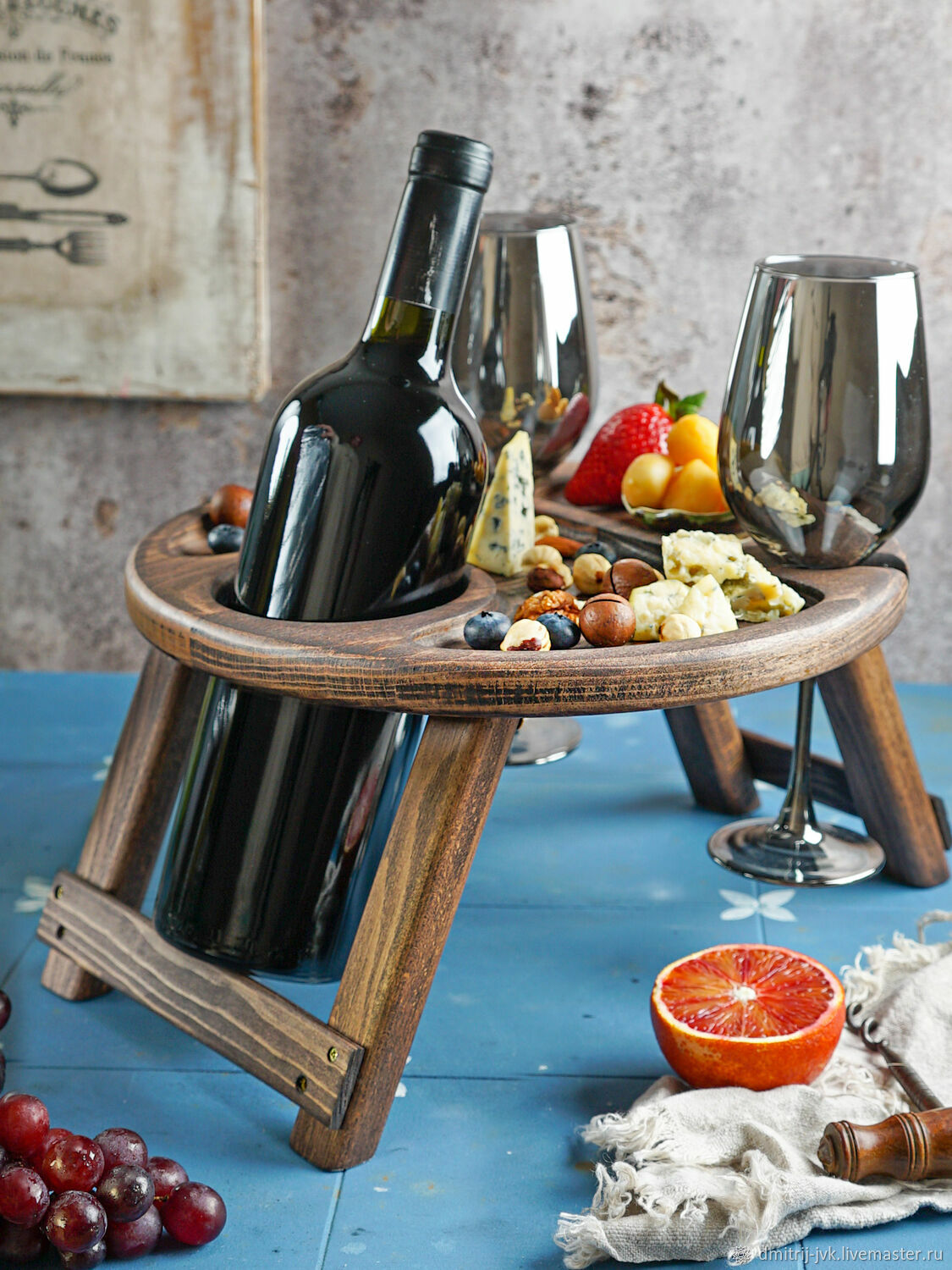 Винный столик из сосны