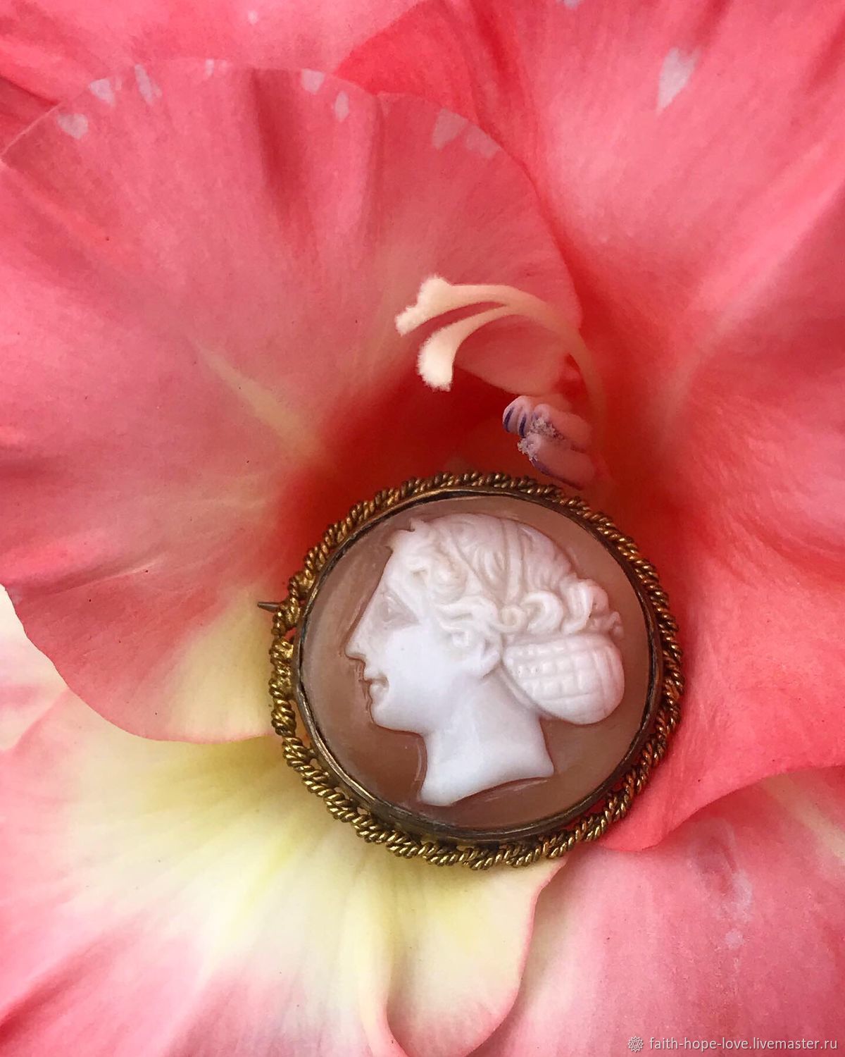 Antique Cameo Lamont