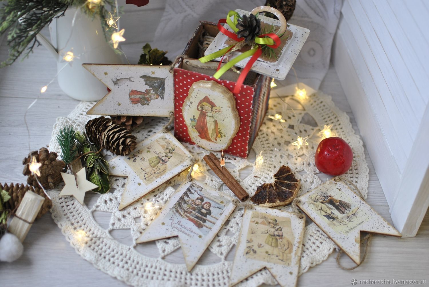 новогодние игрушки из бисера. новогодние украшения из бисера. медальон на елку. ярмарка мастеров новый год. ёлочный венок.