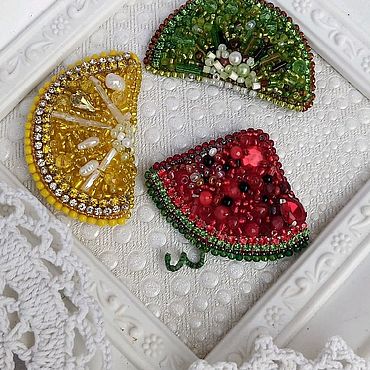 Брошь из бисера долька арбуза – купить на Ярмарке Мастеров