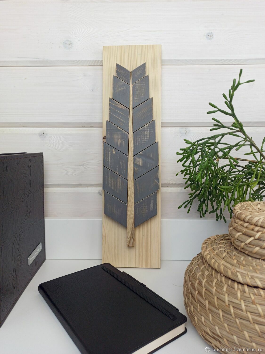 Панно из дерева "Перо" , цвет серый в интернет-магазине на Ярмарке ...