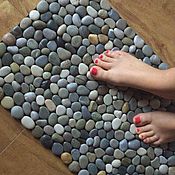 Decor: Tiles made of sea pebbles