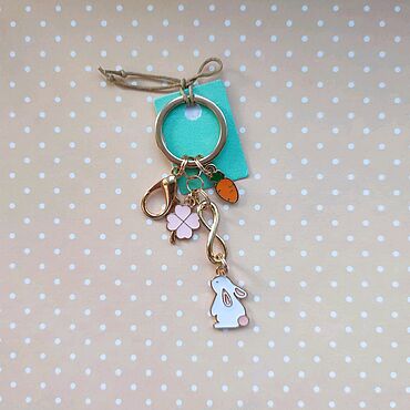 Сумки и аксессуары ручной работы. Ярмарка Мастеров - ручная работа Брелок Кролик, подвески-эмаль. Handmade.