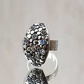 Кольцо из серебра со вставками из голубого топаза На встречу