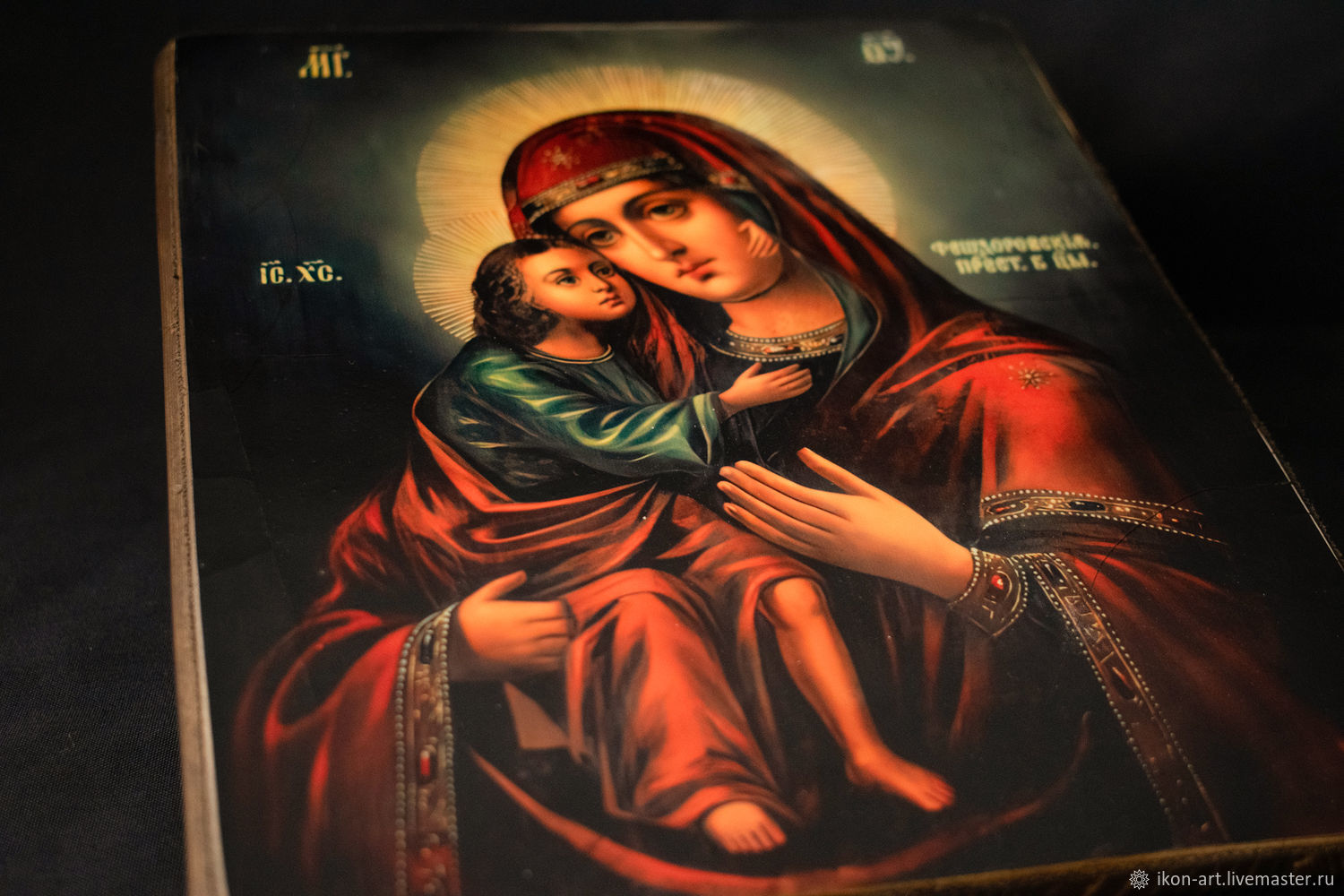 Старорусская икона Богоматери матери