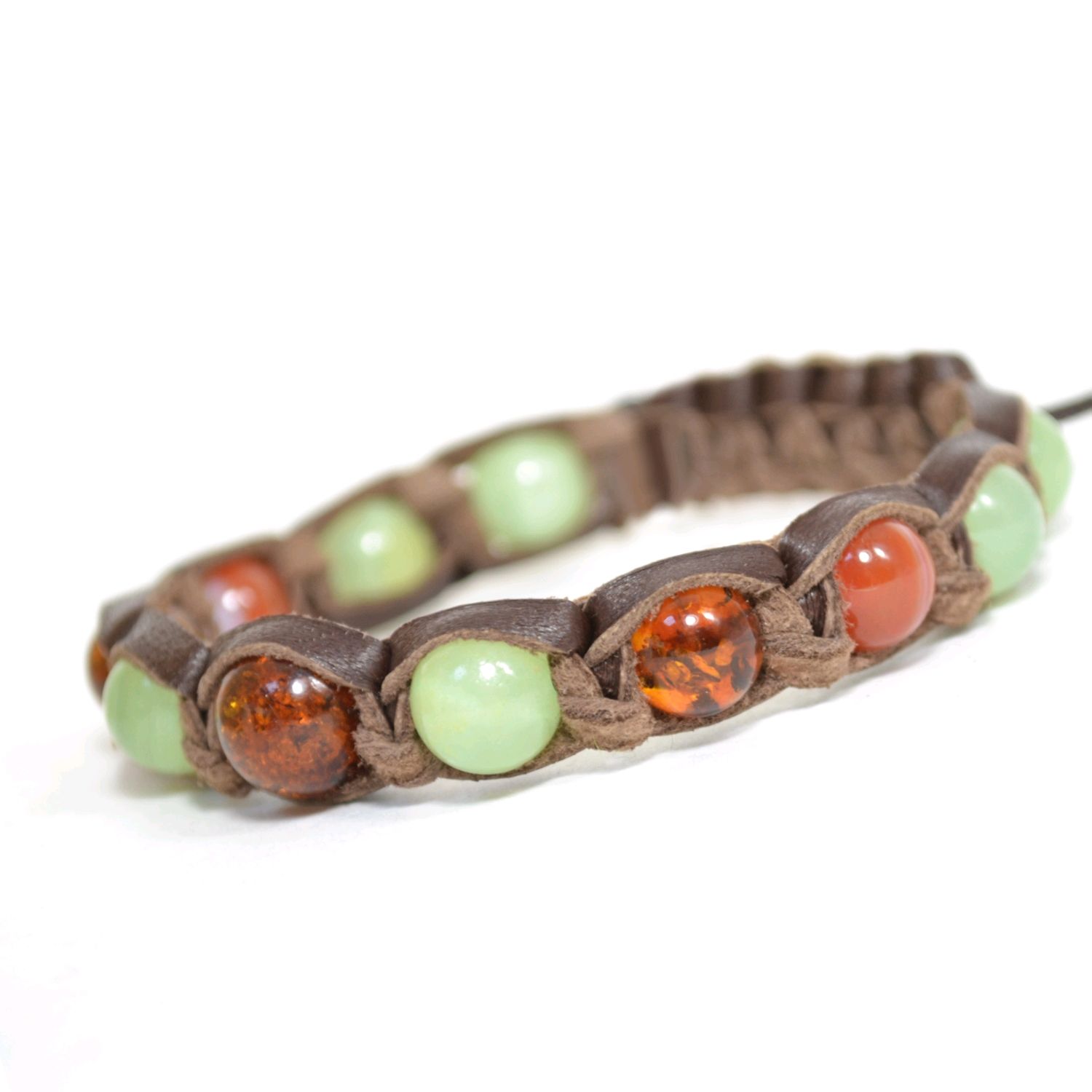 Браслет головой льва каменный. Браслет со львом. Кожаный браслет с золотым львом. Мужской браслет из камней со львом. Браслет со львом.