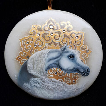 Украшения ручной работы. Ярмарка Мастеров - ручная работа Кулон Сотворенный из ветра. Арабский конь Лаковая миниатюра на мраморе. Handmade.
