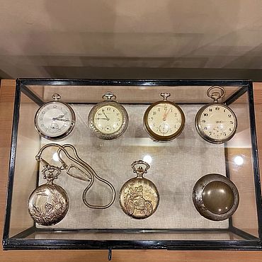 Продать антикварные часы | Скупка в СПб
