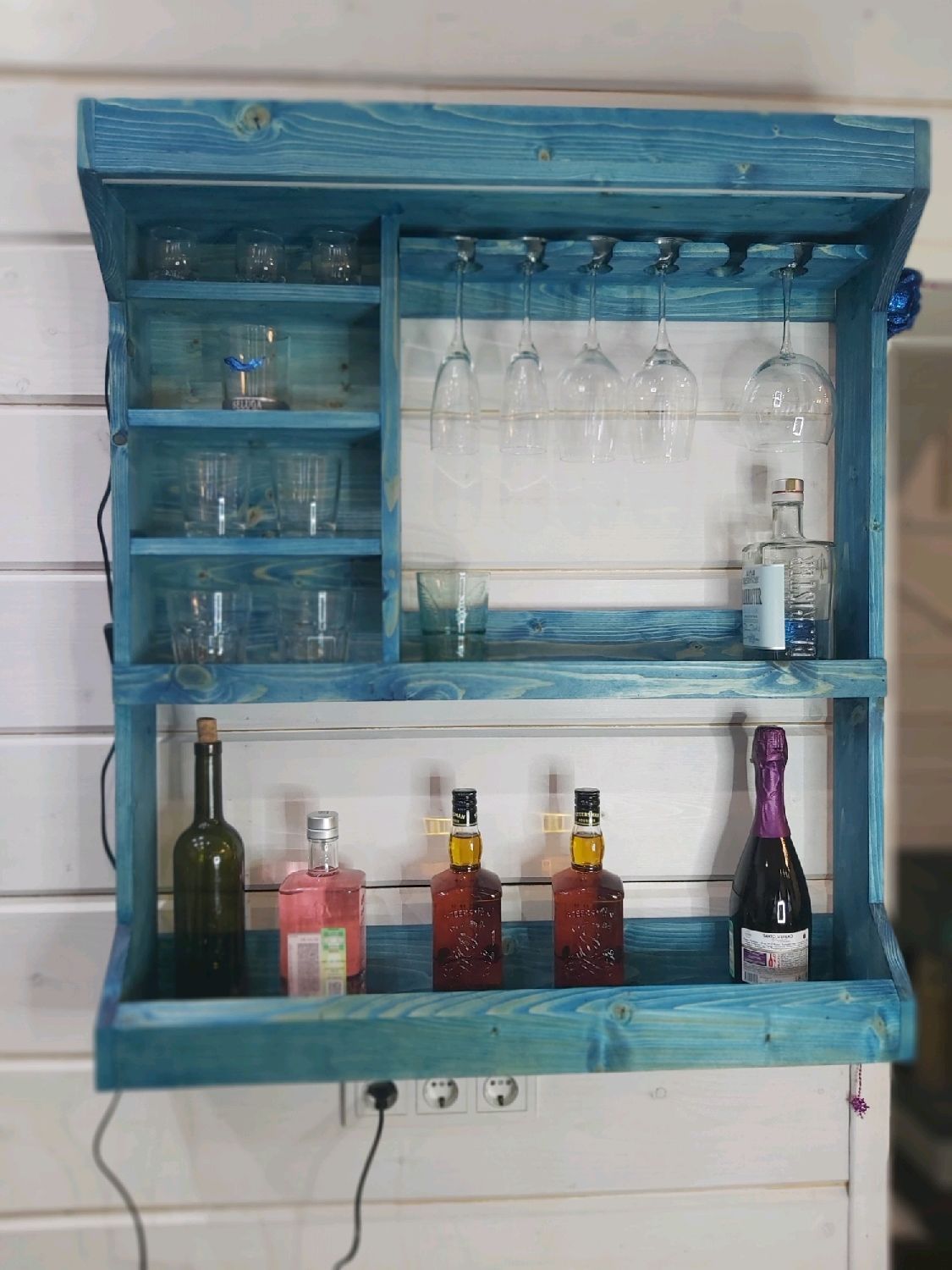 100л Встраиваемый винный шкаф мини бар в стиле HI-TECH на 36 бутылки INDEL B BI36