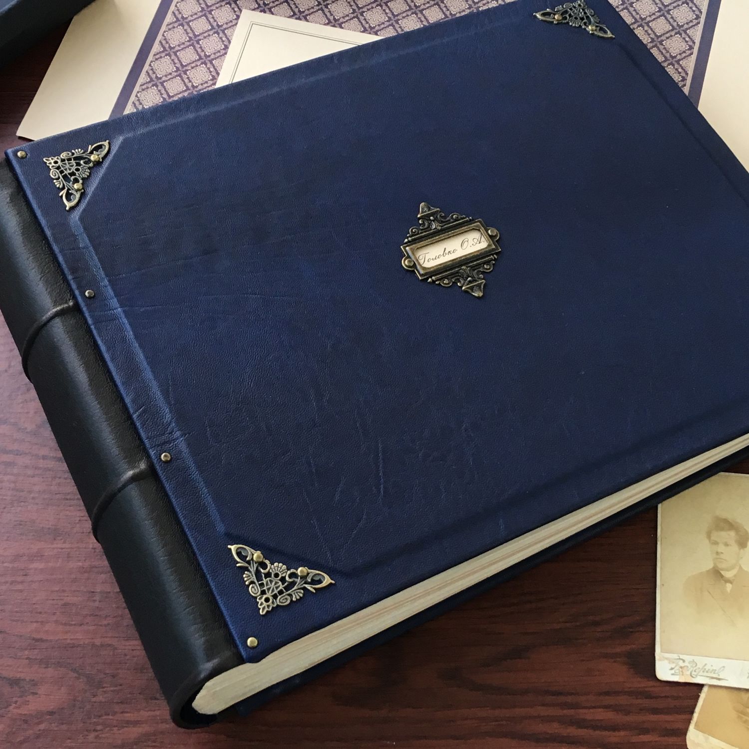 большой фотоальбом. самый дорогой альбом. нервы самый дорогой обложка. родословная книга «элитная-престиж». самый дорогой альбом.