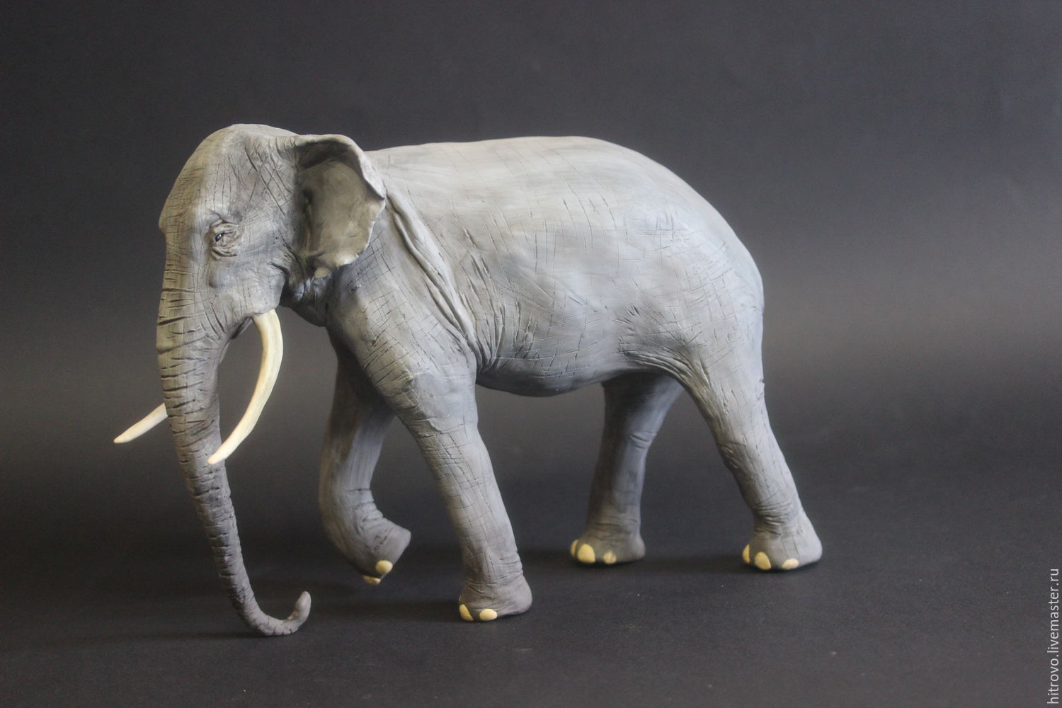 Слоник цена. Фосфатерий слон. Lippelsdorf слон статуэтка. Скульптура слона. Фигурки слона из слоновой кости.