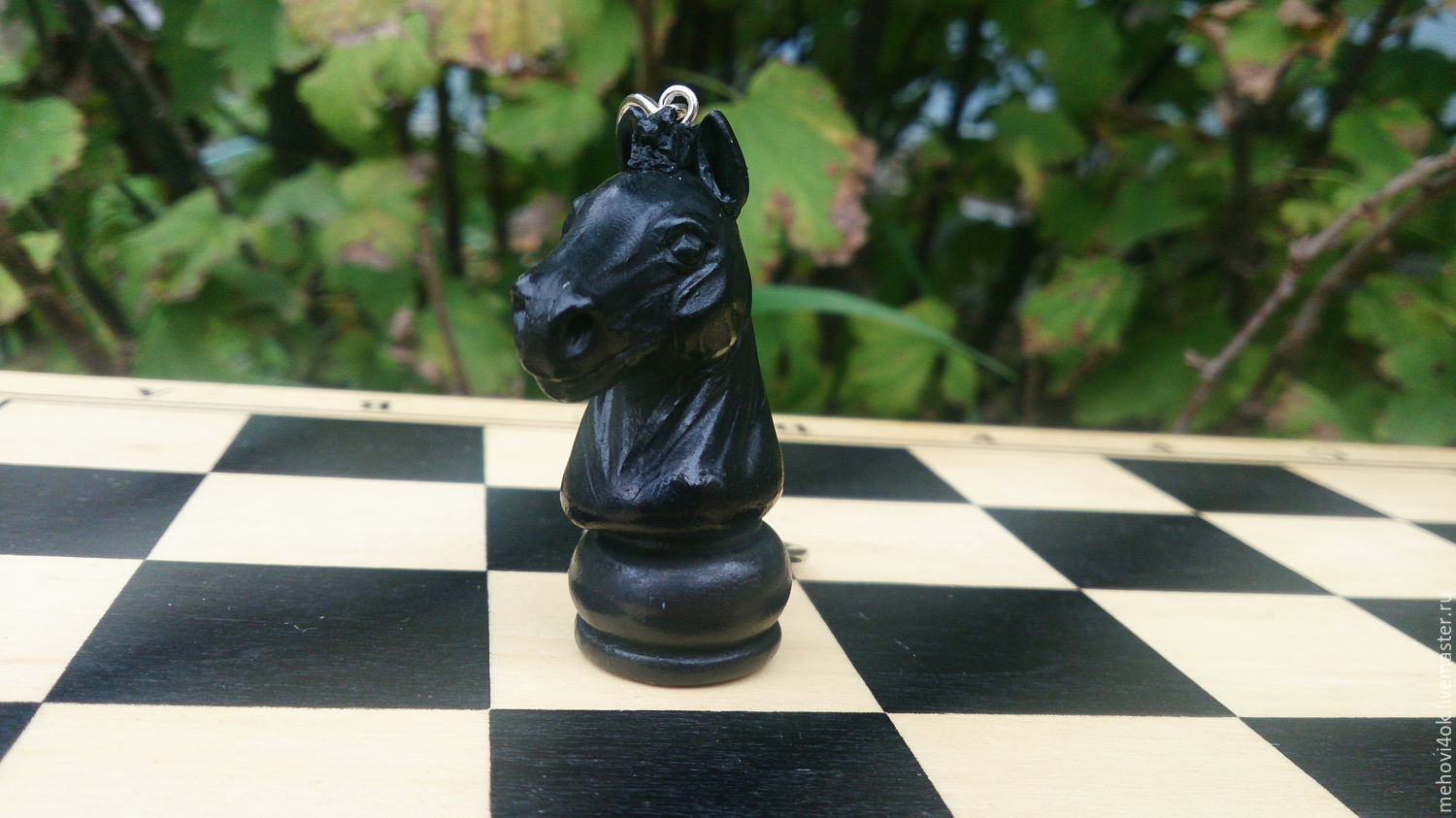 Брелок из полимерной глины "Шахматная фигура КОНЬ", лошадь