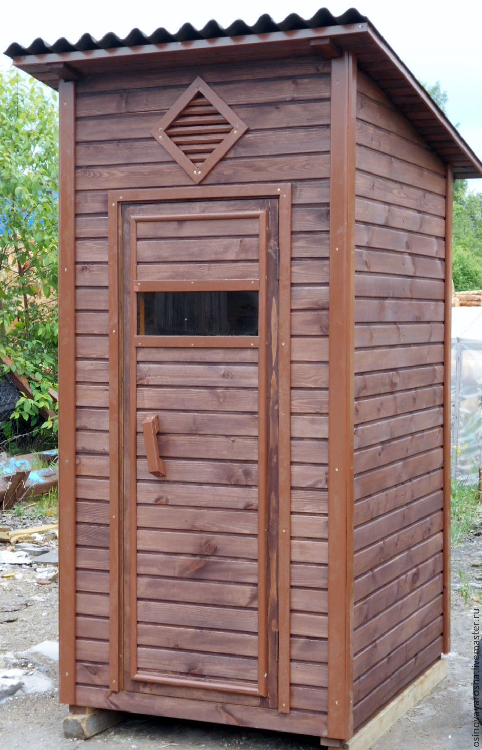 Уличный деревянный туалет цена. Дачный туалет 1мх1м. Садовый туалет деревянный. Туалет деревянный для дачи. Деревянный туалет домиком.