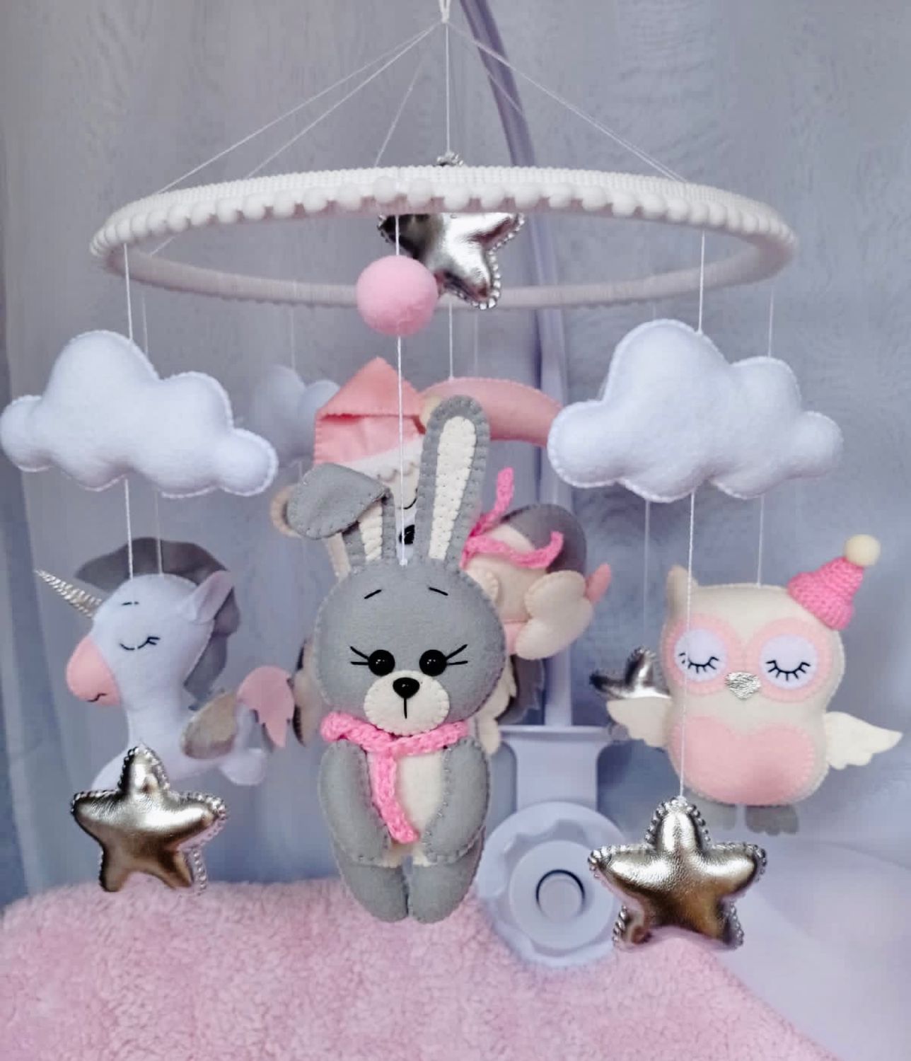 Мобиль из фетра в кроватку малыша в интернет-магазине Ярмарка Мастеров ...