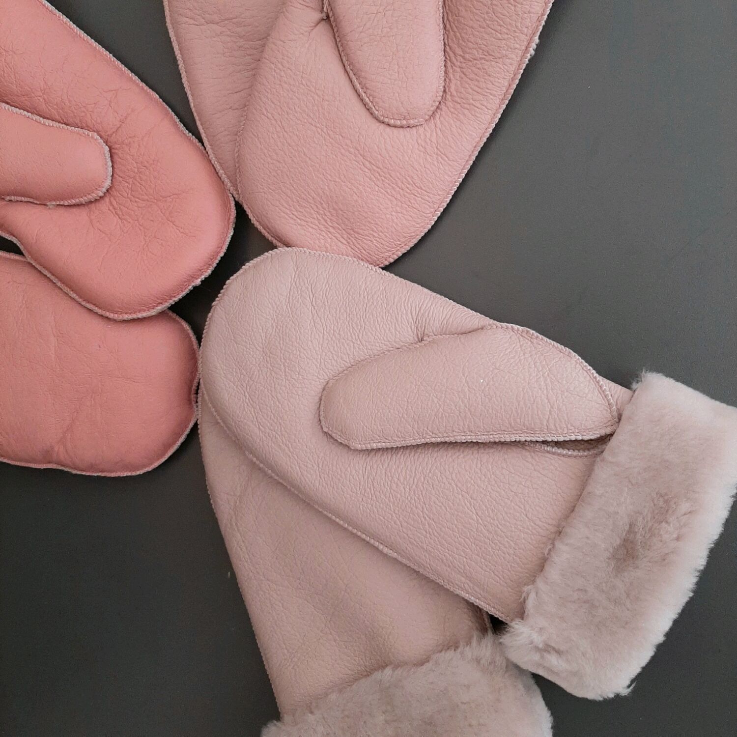 Варежки из натуральной дубленки \"шубинки\" розовые тона – купить онлайн ...