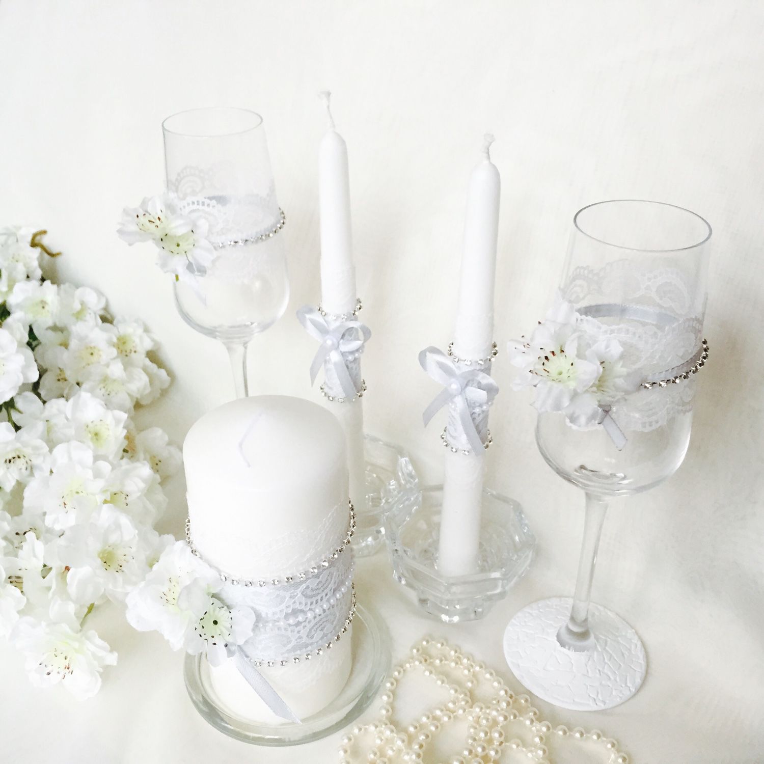 Свадебные аксессуары в белом цвете