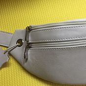 Кожаная мужская наплечная  сумка " бумеранг"