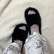 Обувь ручной работы handmade. Livemaster - original item Slippers. WOMENS SLIPPERS. Fur Slippers. Handmade.