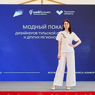 Одежда ручной работы. Ярмарка Мастеров - ручная работа Блузка женская из льна с вышивкой "Ласточка III". Handmade.