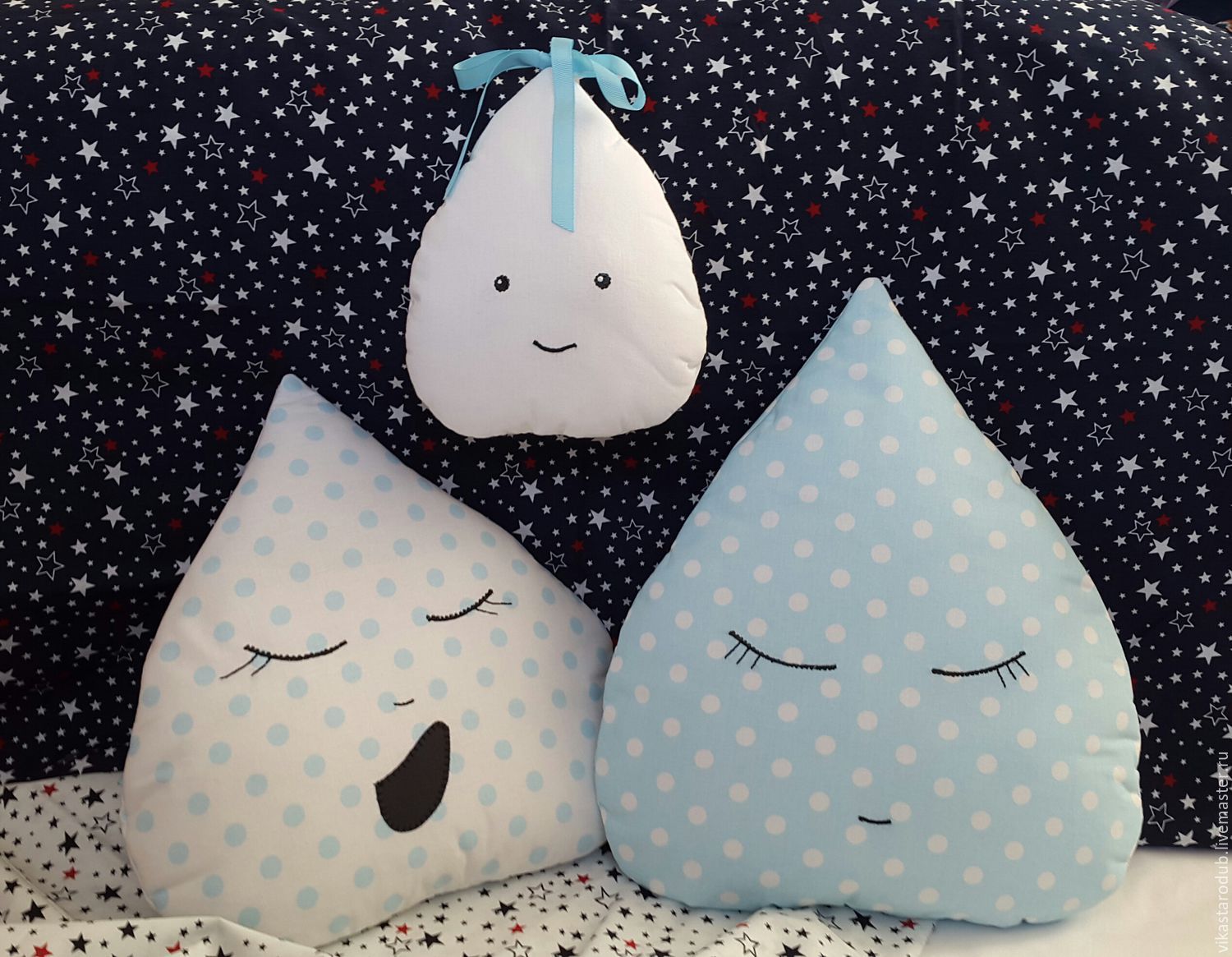 Подушки хенд мейд. Веселые капельки воды. Путешествие водяной капельки. Подушка капелька. Оригинальные подушки спать.