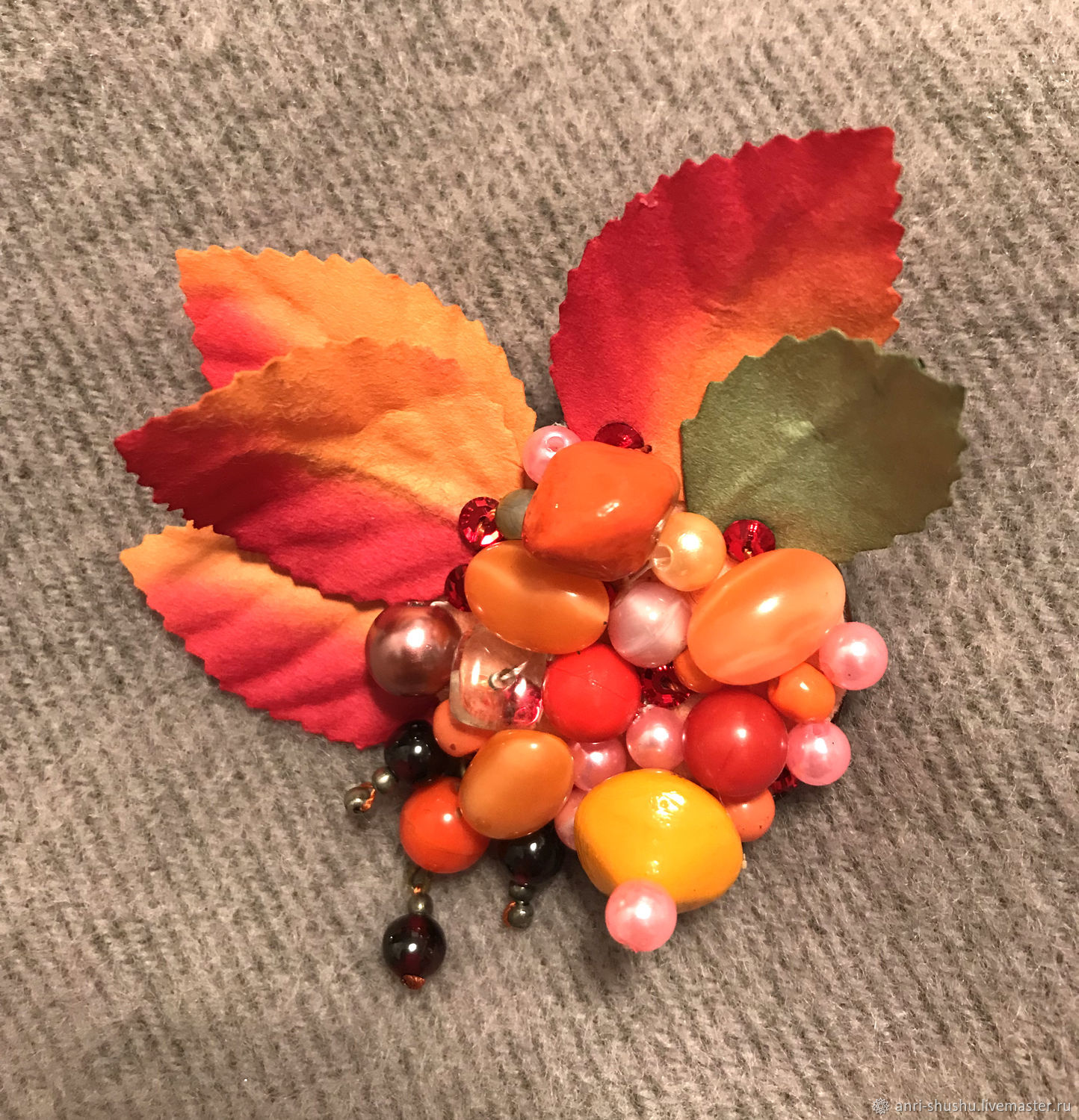 броши осень. осенние броши из бисера. брошь лист клена. брошь осенняя своими. броши осень.