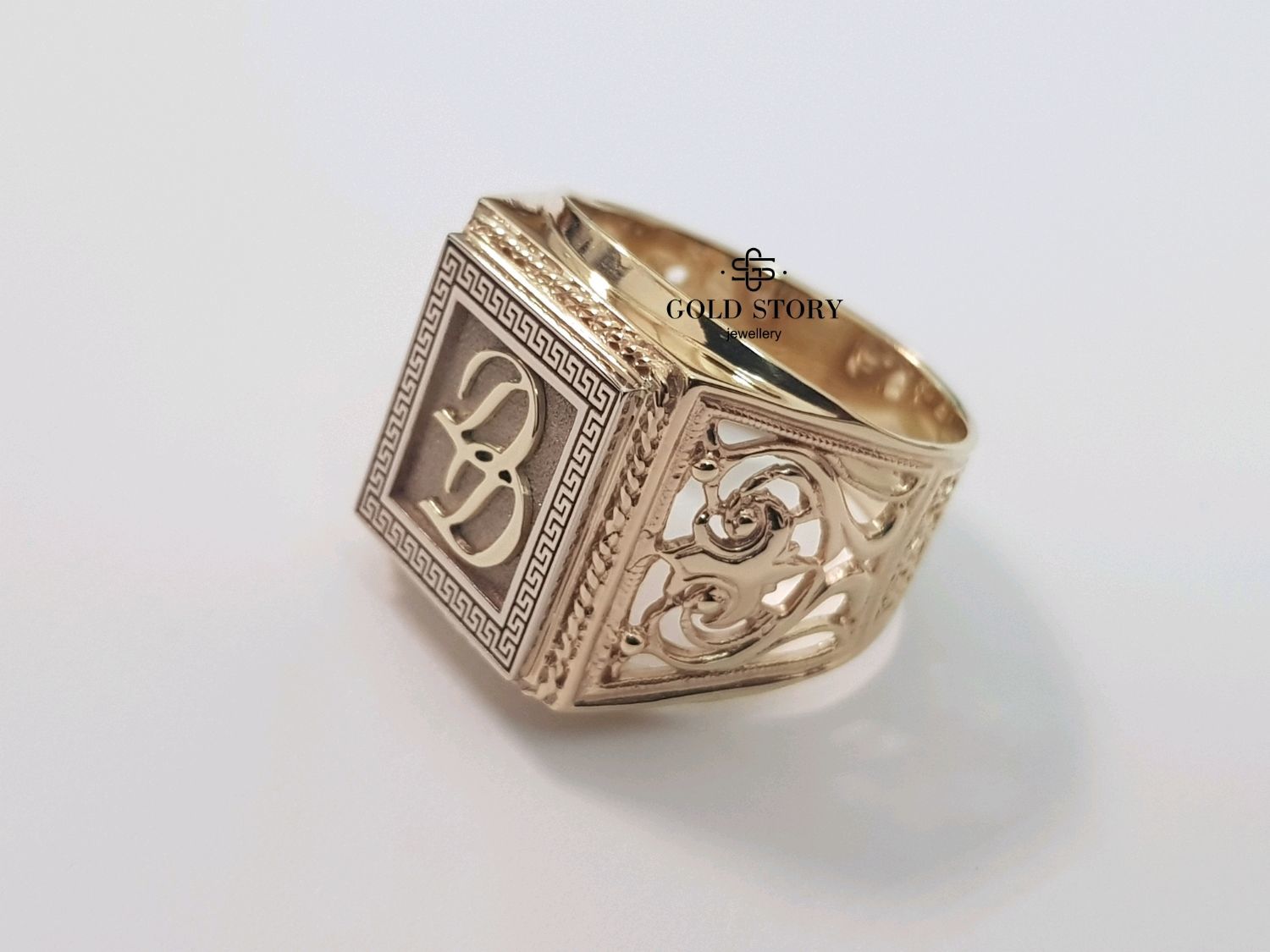 Мужское кольцо-печатка из жёлтого золота с инициалами (Вес: 8,5 гр.) | Купить в Москве - Nota-Gold