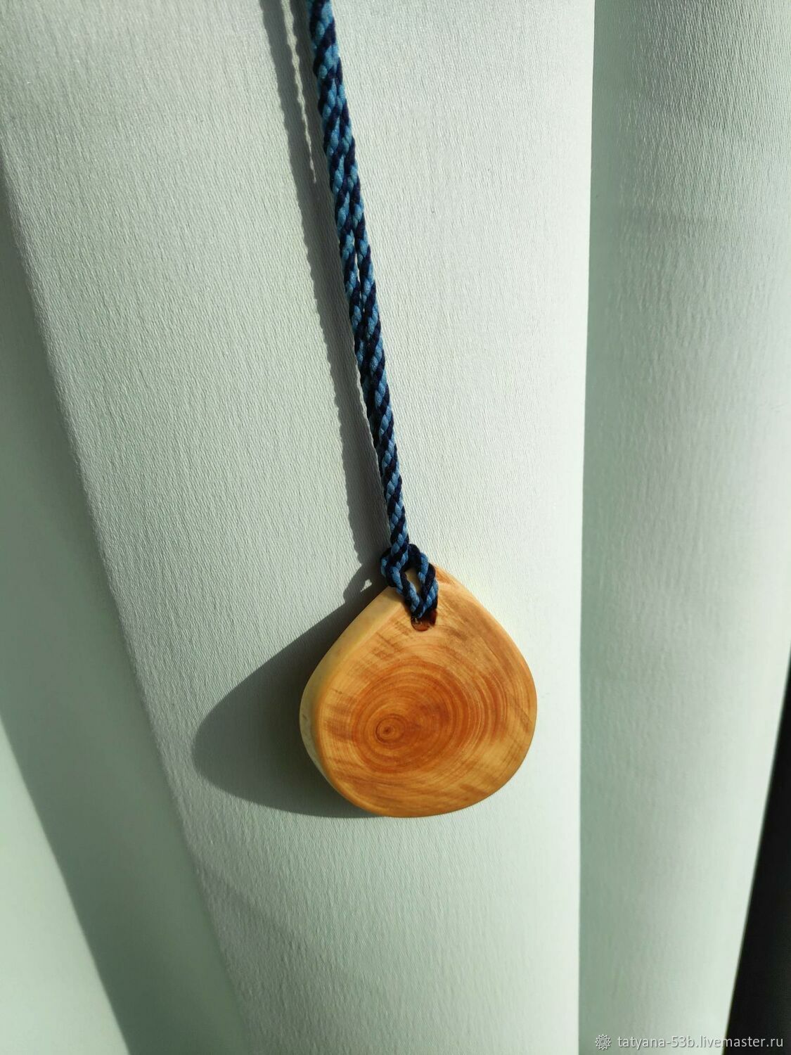 Подвеска-кулон из кипариса – купить на Ярмарке Мастеров – S6UHURU ...
