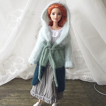 Вязаное пальто для куклы Барби