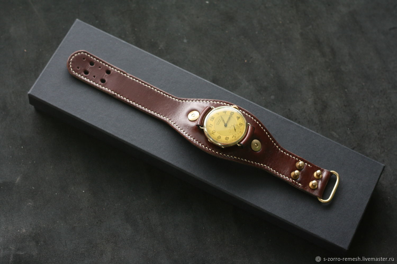 Часы браслет мужские кожаные. Ремень для часов кожаный. Часы с кожаным ремнем. Кожаный часовой ремешок. Кожанный браслет для часов.