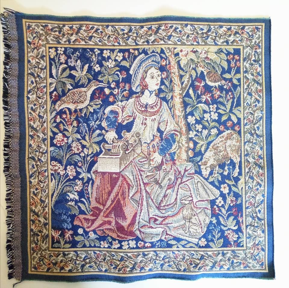 Гобелены, картины, старинная вышивка.