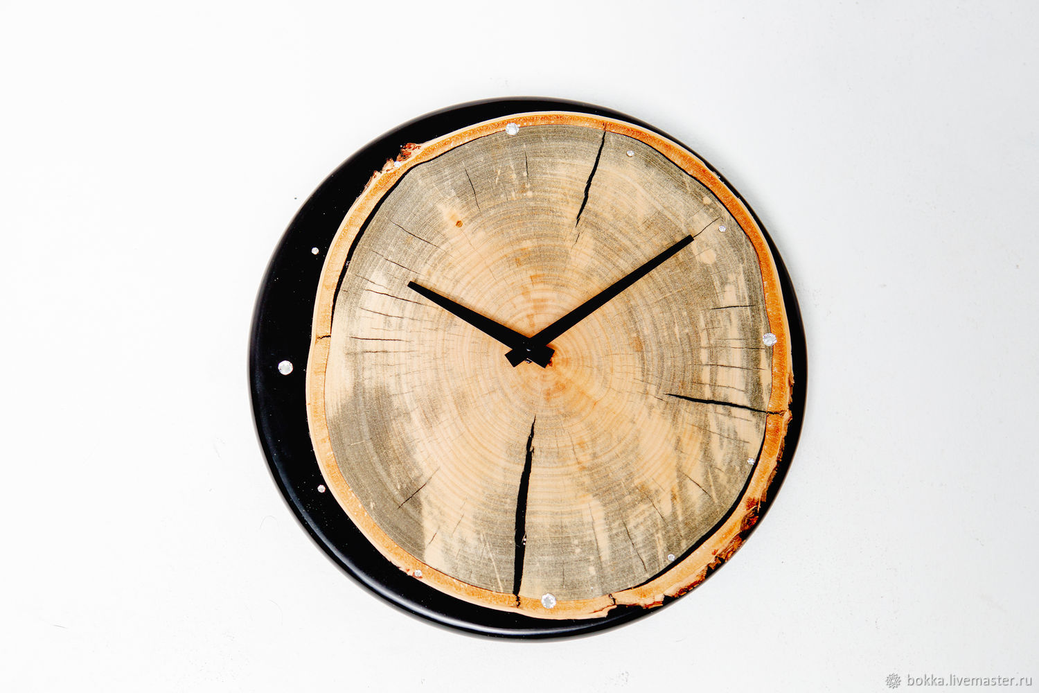 Деревянные часы настенные с эпоксидной смолой