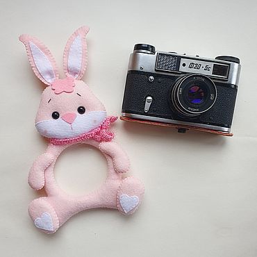 Как связать игрушку на объектив фотоаппарата крючком?
