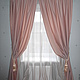 Изящный вид убранства окна обеспечат  шторы со шлейфом. Крепление на кулиске с гребешком добавит романтику в общую композицию.