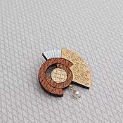 Asymmetric pendant made of wood with gilding