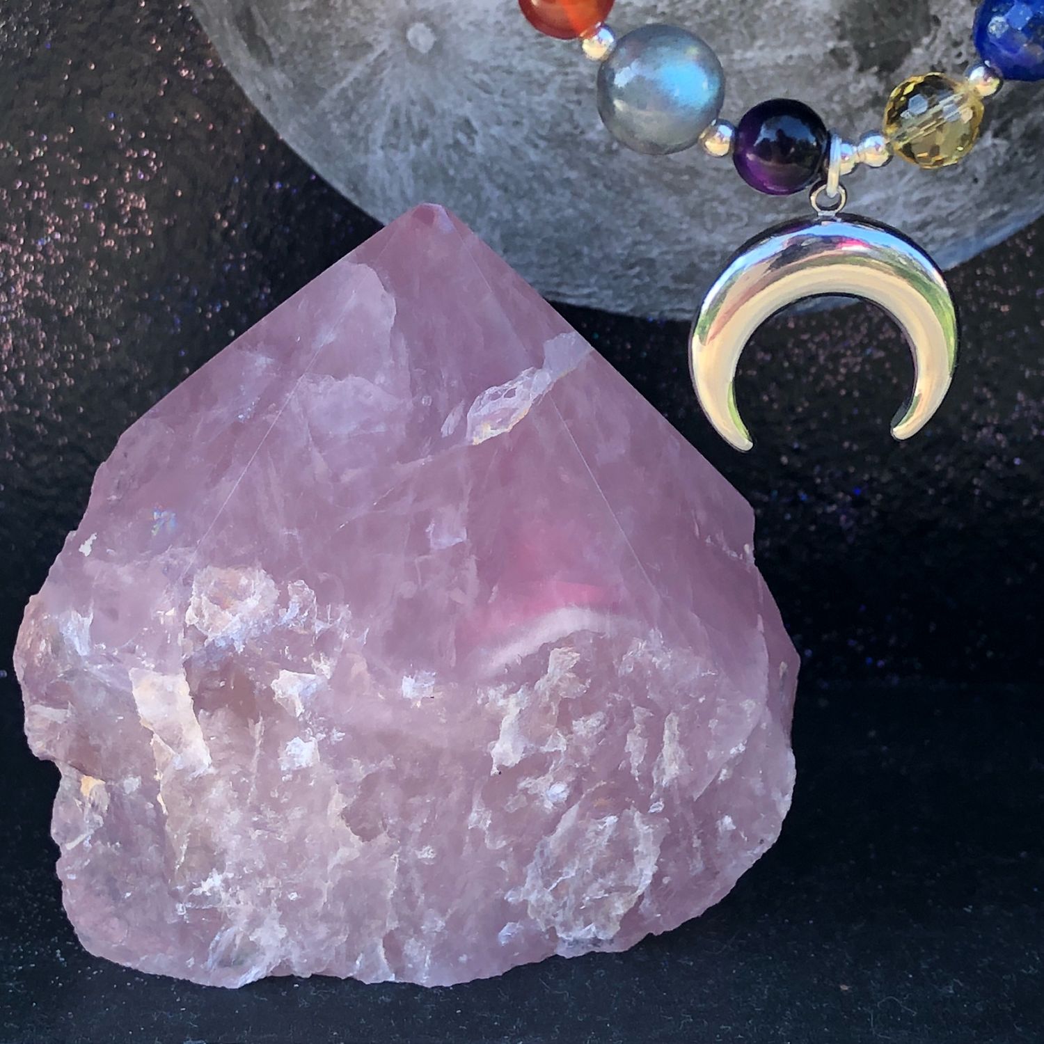 Как выглядит розовый кварц камень фото