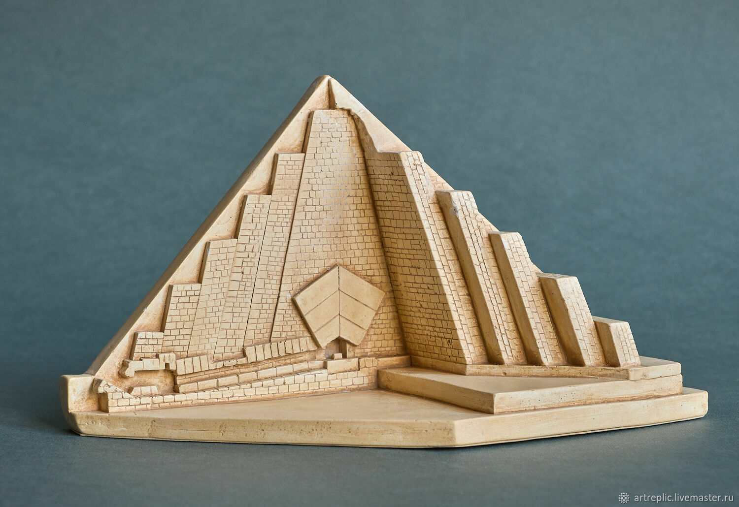 Египетская пирамида на огороде творит чудеса