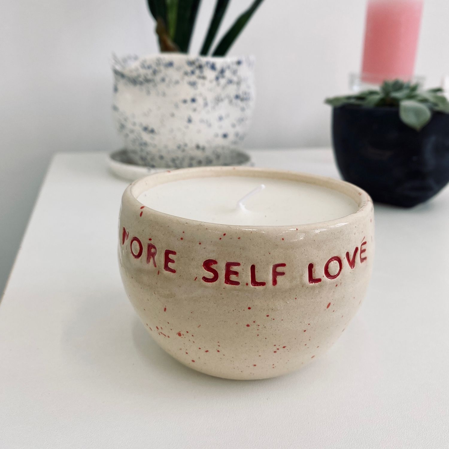 Свечи в керамическом подсвечнике в интернет-магазине Ярмарка Мастеров ...