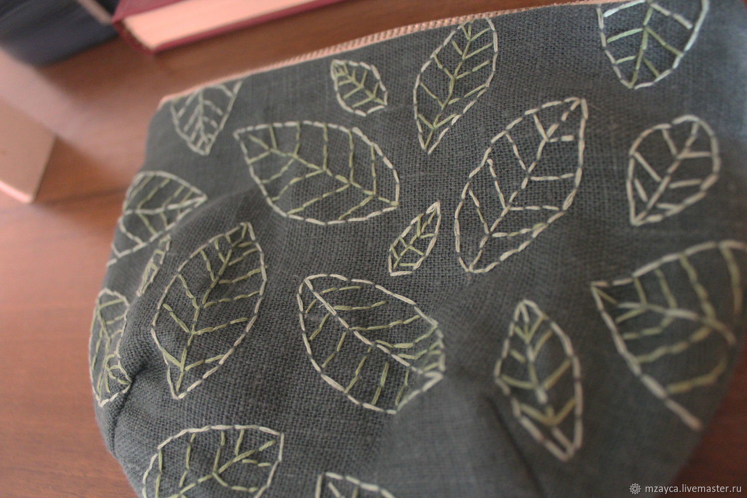 Косметичка льняная "Листья" ручная вышивка