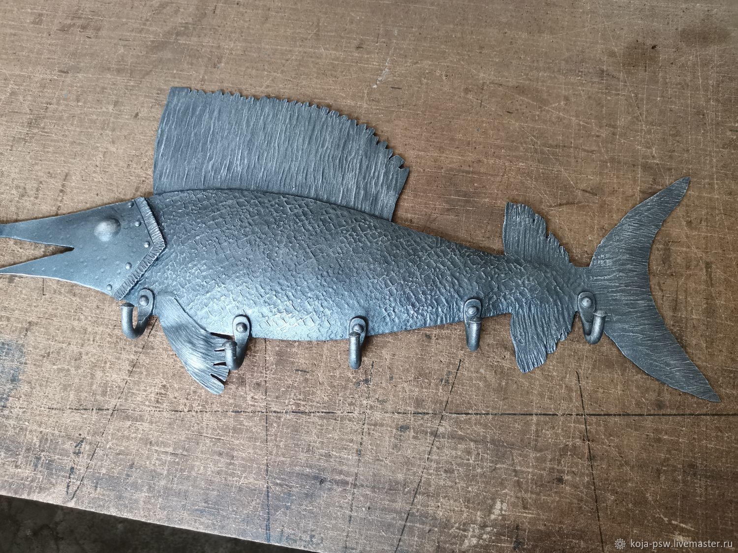 вешалка рыба из металла