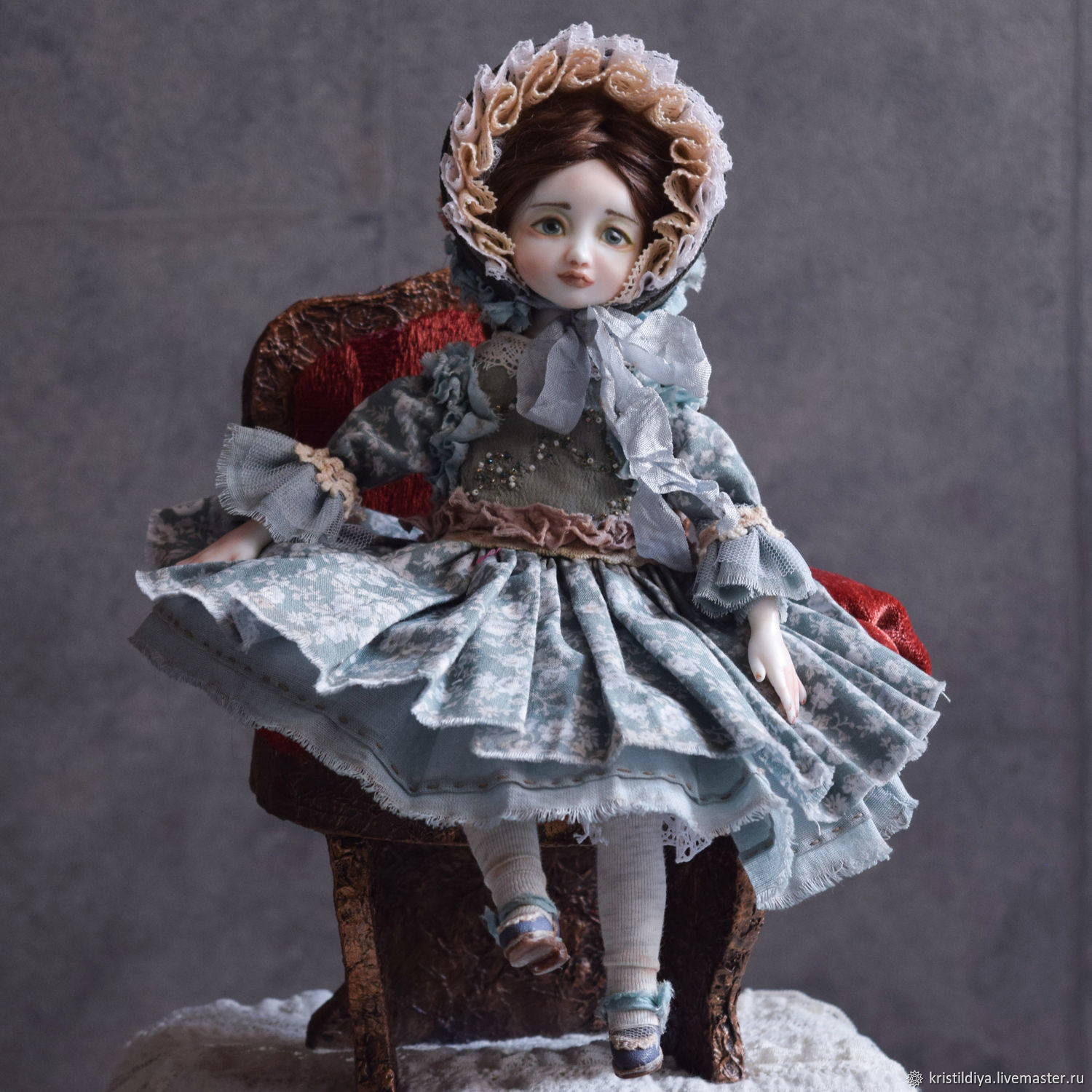 Подарочная упаковка фарфоровой куклы