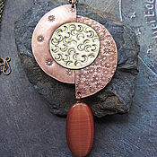 Медное ожерелье "Вензель" с жемчугом, лабрадором и горным хрусталём