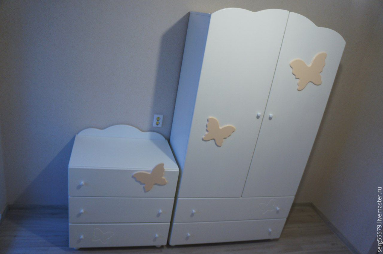 детская мебель с бабочками