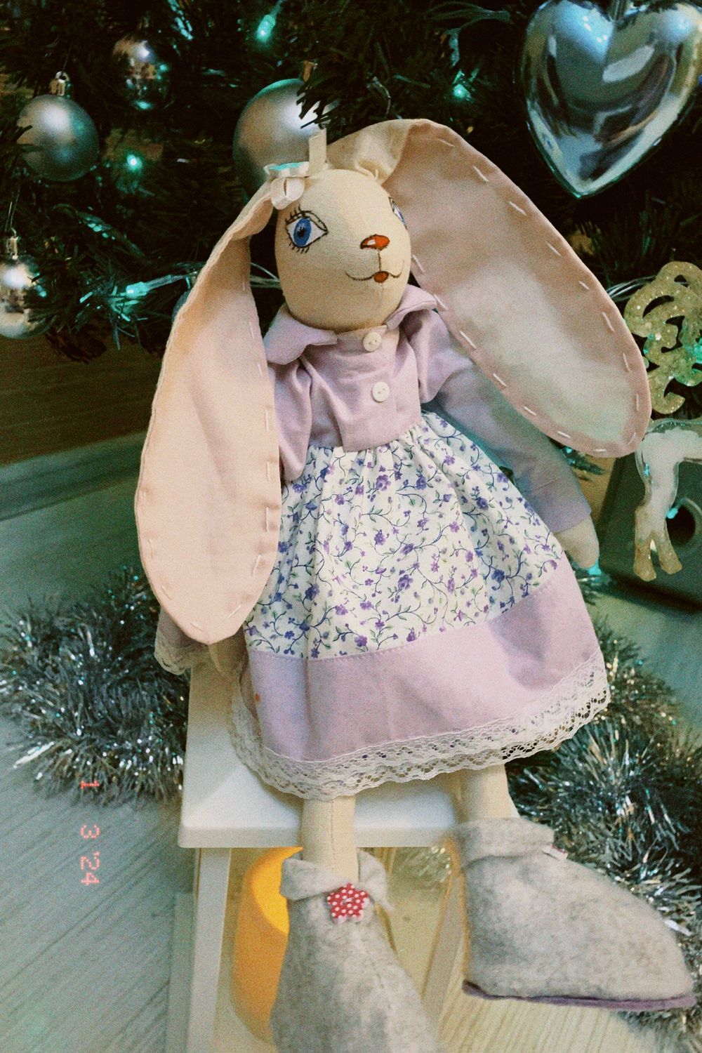 Как сшить зайца: плюшевая игрушка с длинными ушами из меха, ткани, носка